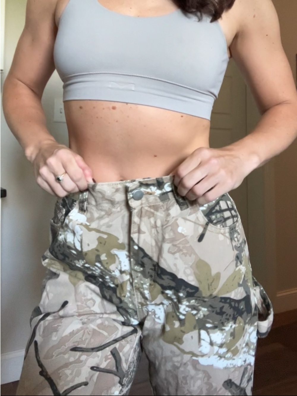 SHEIN Beige Camo Wide-Leg Cargo Jeans - Picture 1 of 5